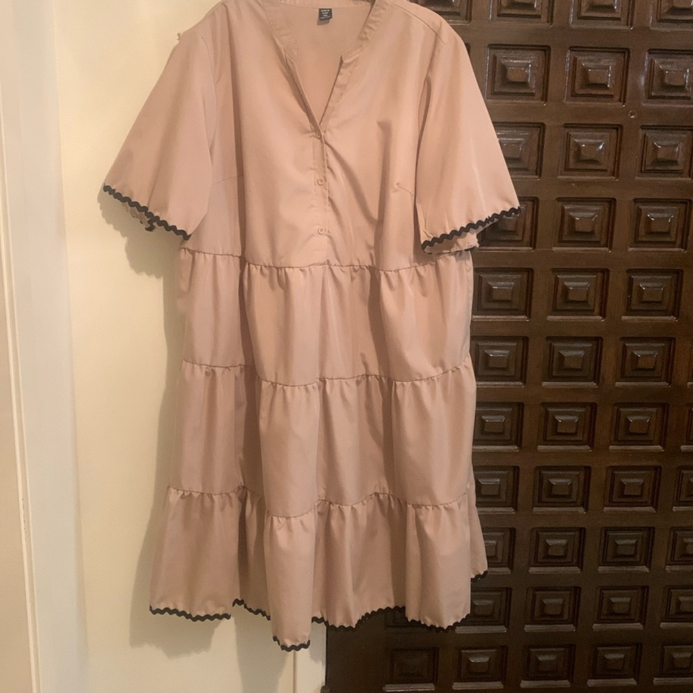 🤎🤎SHEIN PLUS SIZE 4X Beige Tiered Midi Dress with Black Trim🤎🖤